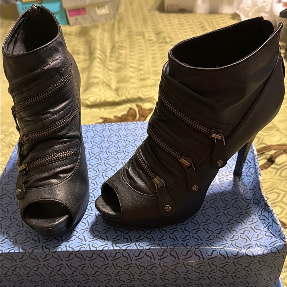 Vera Wang Black Heeled Boots with Peep-Toe Design